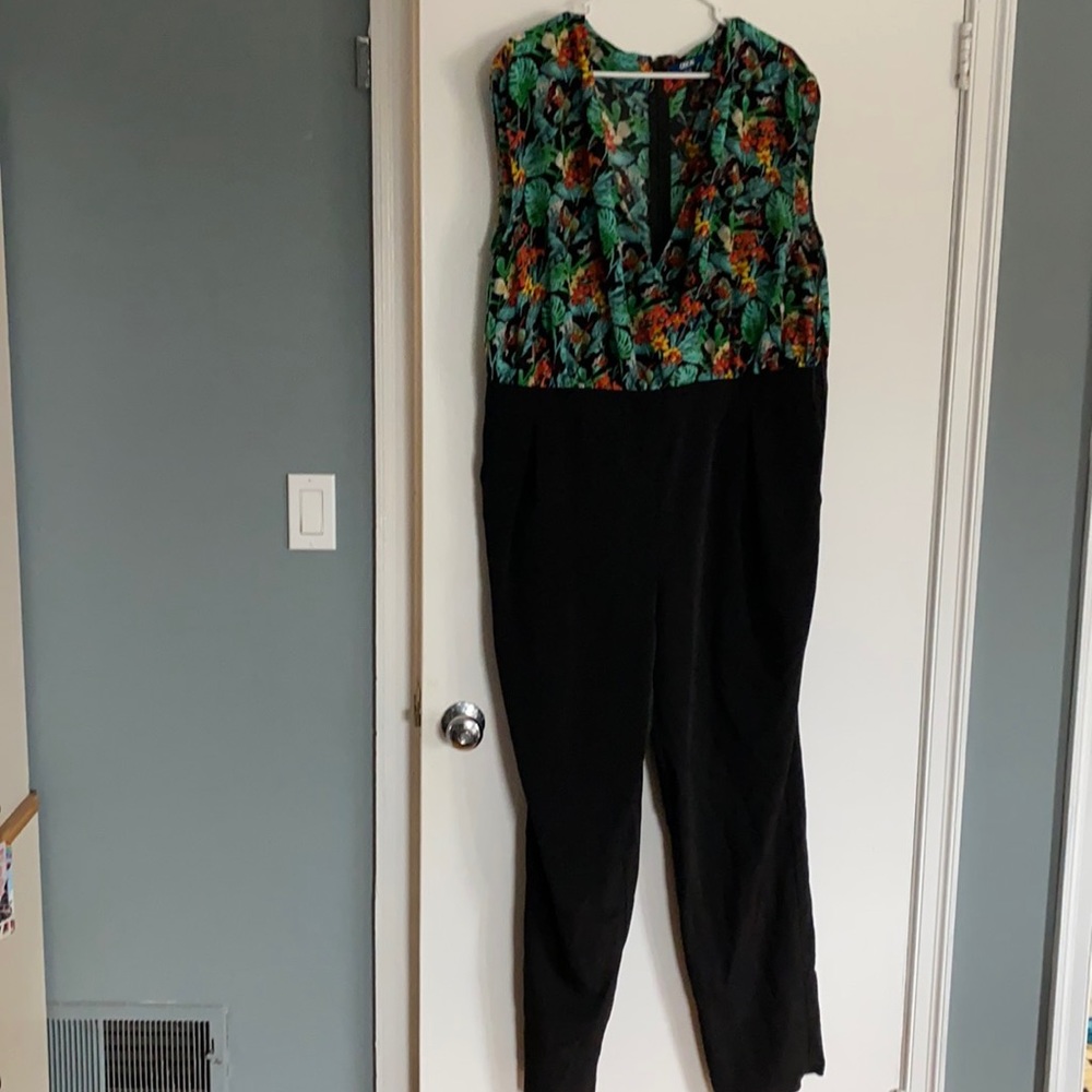 Floral sleeveless jumpsuit